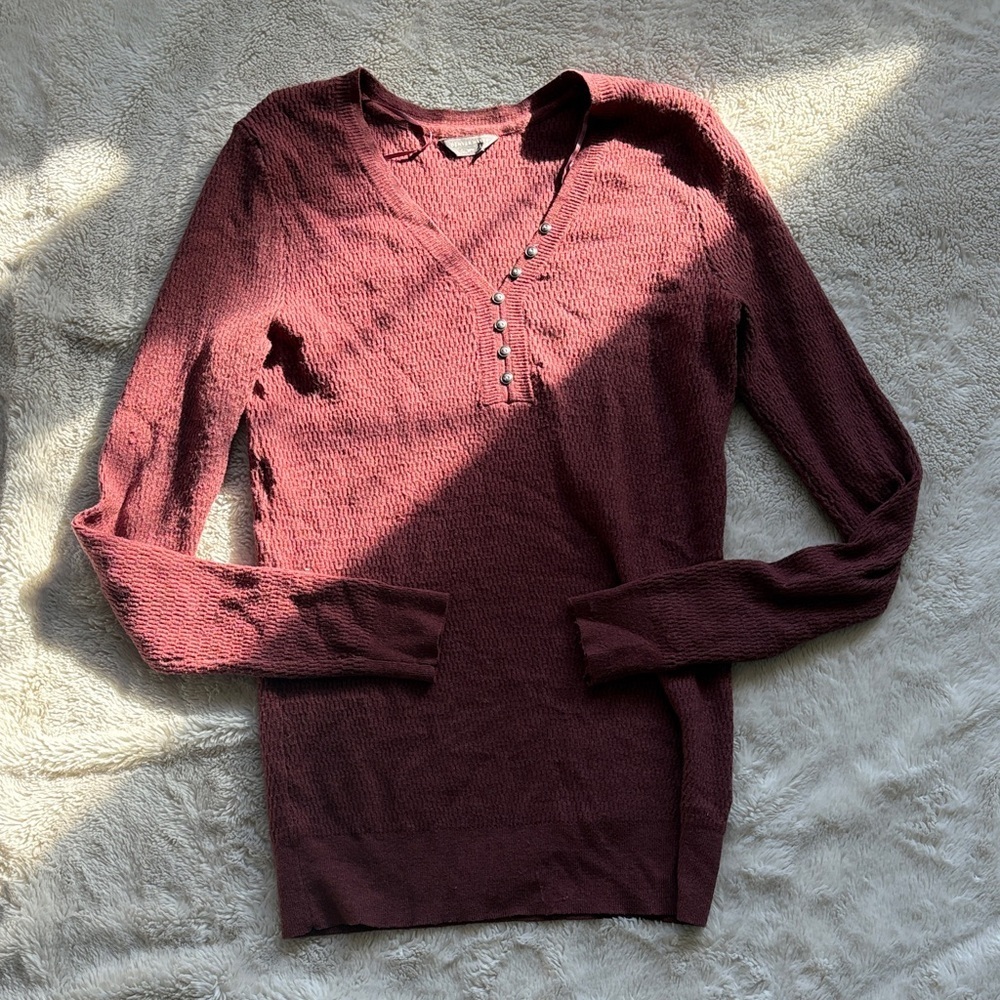 Denver Hayes Henley Top – Size M | Super Soft Knit | Cozycore Layers |